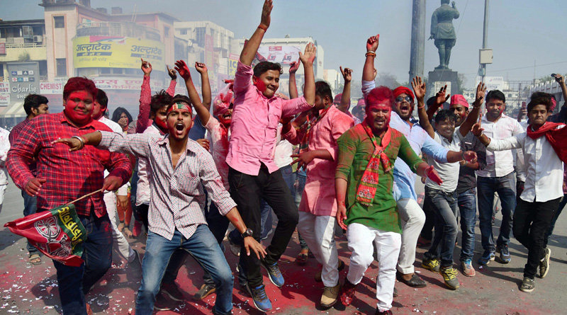 Big blow to BJP, SP wrests Gorakhpur, Fulpur seats