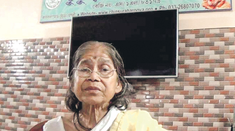 জমিদার ভাইয়ের মৃত্যুতে স্মৃতি খুইয়ে পথে পথে ঘুরছেন বৃদ্ধা
