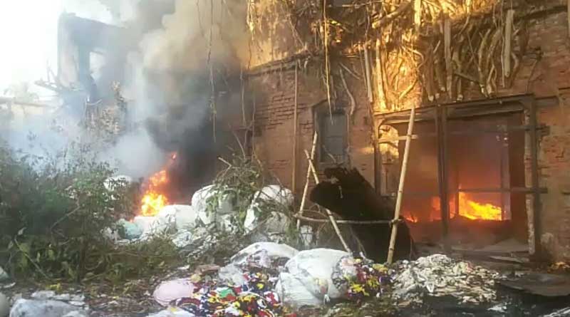 হাওড়ায় বিধ্বংসী অগ্নিকাণ্ড, ঘুসুড়িতে পুড়ে ছাই তুলোর কারখানা