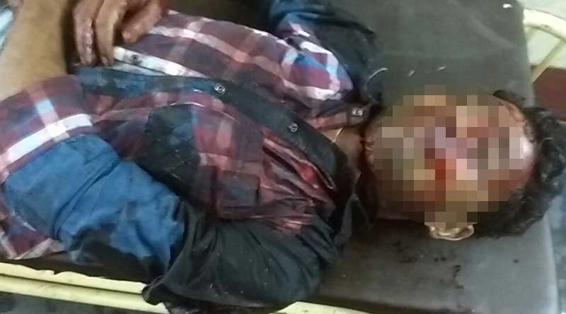 পরকীয়ার অভিযোগে প্রকাশ্যে অটোচালককে কুপিয়ে খুন