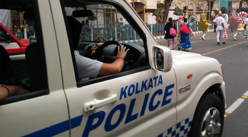Traffic cop slaps woman in Kolkata