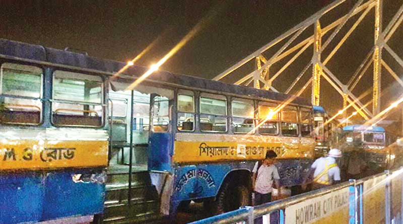 Illegal parking space near Howrah Station, cops reluctant to act
