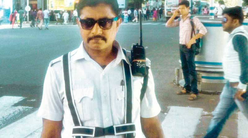 বেতনের টাকায় পুরুলিয়ার গ্রামে আবাসিক স্কুল, মানবিকতার নজির কনস্টেবলের