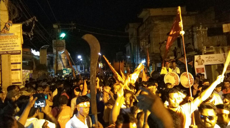 রাম নবমীতে অস্ত্রের ঝনঝনানি, সন্ধ্যা নামতেই ডিজের হুঙ্কার
