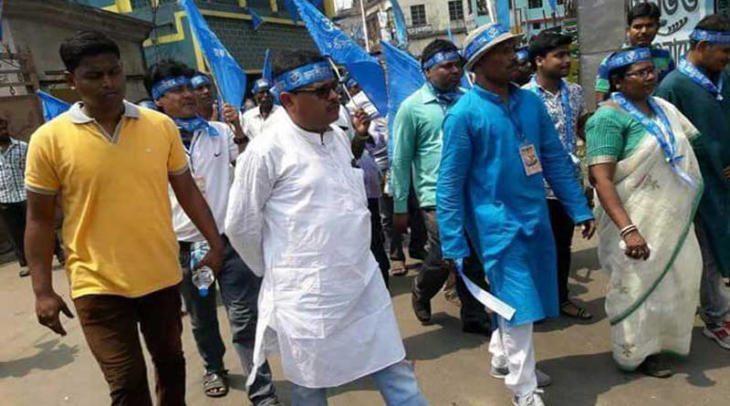 East Midnapore: Zilla sovadhipati sings in Ram Nabami Rally in contai