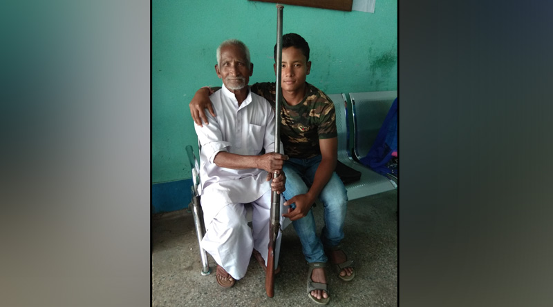 ৪০ বছরের বন্ধুত্বে দাঁড়ি, ভোটের গেরোয় বন্দুকের খরিদ্দার খুঁজছেন অশীতিপর বৃদ্ধ