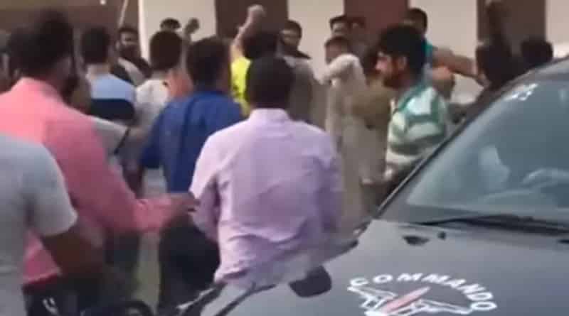 Chinese engineers thrash Pakistani cops, video goes viral