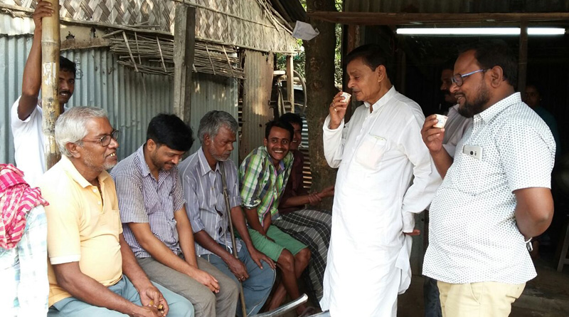 চায়ের ঠেকে আড্ডায় খোদ মন্ত্রী, পঞ্চায়েতের প্রচারে অভিনব কৌশল স্বপনের