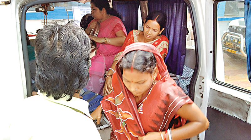 অ্যাম্বুল্যান্সে ‘অসুস্থ’ প্রার্থী নাকি অন্য কেউ? হামলা এড়াতে নয়া রণনীতি বিজেপির