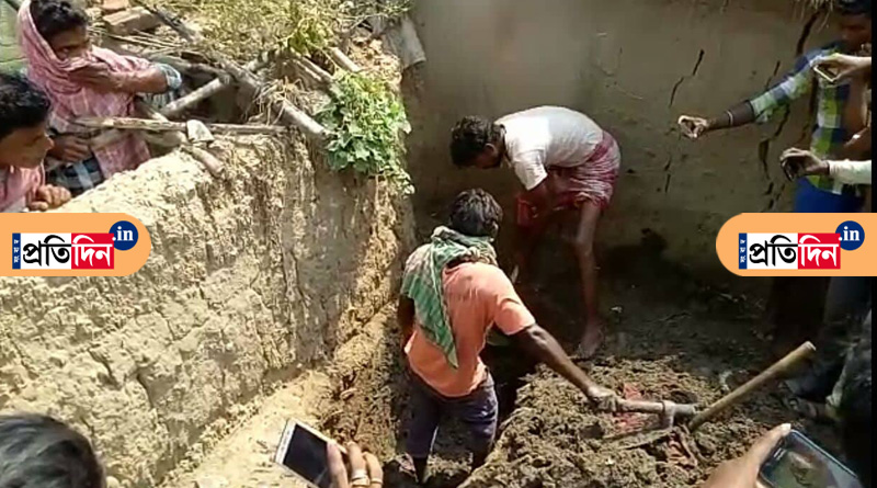 বৃষ্টি হতেই ছড়াল দুর্গন্ধ, উঠোন খুঁড়তেই বেরিয়ে এল বধূর কঙ্কাল
