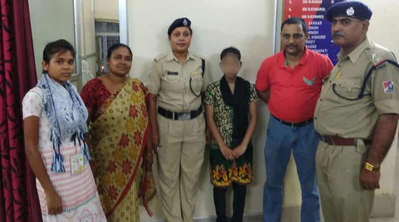 ২ সপ্তাহ সহবাসের পর হবু স্ত্রীকে হাওড়ায় ফেলে চম্পট যুবকের