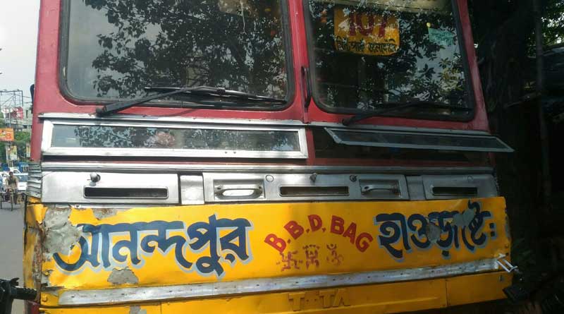 কসবায় বাসের রেষারেষিতে প্রাণ গেল ১ পথচারীর, আহত কমপক্ষে ৮