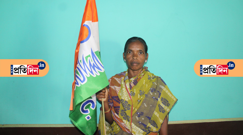 মাও হানায় নিহত পরিবারের সদস্যকে সভাধিপতির আসনে প্রার্থী তৃণমূলের