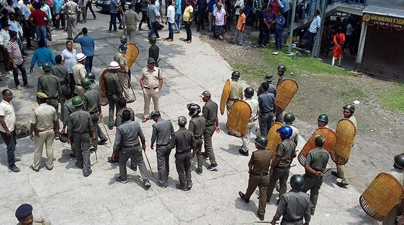 মনোনয়নকে কেন্দ্র করে উত্তপ্ত মালবাজার, পুলিশের লাঠিচার্জ