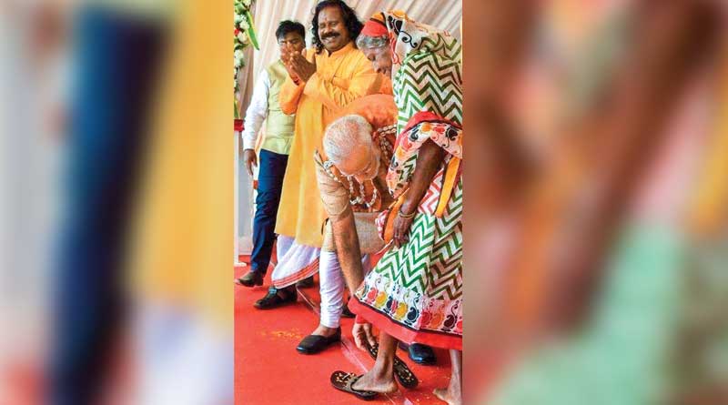 PM Modi helps a Dalit woman to wear shoe on stage in Chattisgarh