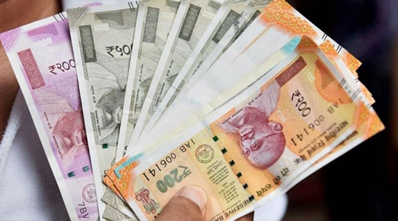 Cashier accussed for stealing lakhs of money,ornament in AP