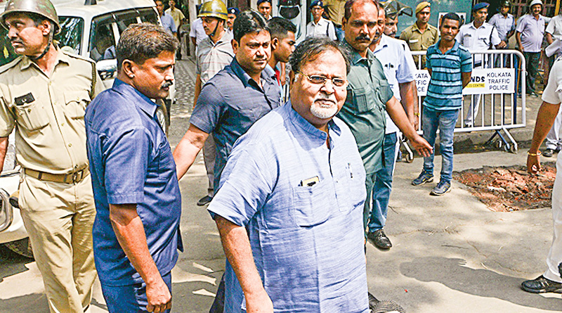 পঞ্চায়েতে অশান্তি নিয়ে ক্ষোভপ্রকাশ বুদ্ধিজীবীদের, দলের মুখরক্ষায় আসরে পার্থ