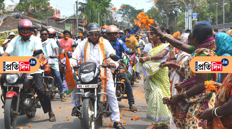 ২৩ কিমি বাইক চালিয়ে মনোনয়ন জমা, পুরুলিয়ায় চমক পূর্ত কর্মাধ্যক্ষর