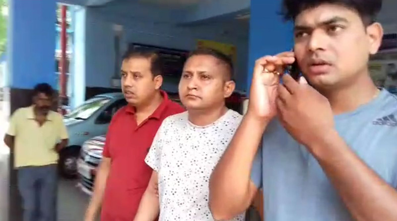সোশ্যাল মিডিয়ায় প্রাক্তন প্রেমিকার নগ্ন ছবি পোস্ট করে ধৃত যুবক