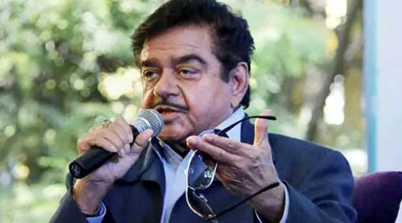constable deployed at Shatrughan Sinha's residence accidentally opens fire