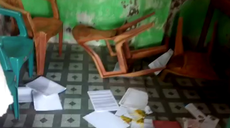 গভীর রাতে জাঙ্গিপাড়ায় তৃণমূল কার্যালয়ে হামলা, তাজা বোমা রেখে চম্পট দুষ্কৃতীদের