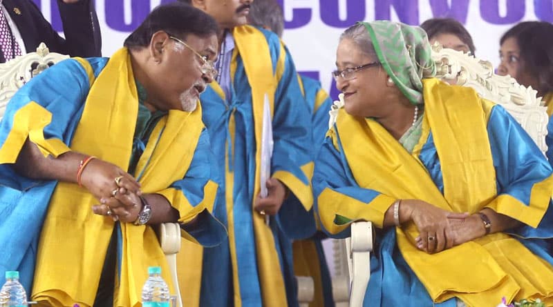 বাংলা ভাগ হলেও রবীন্দ্র-নজরুল অবিভক্তই, হাসিনার মন্তব্য ছুঁল দুই বাংলার হৃদয়