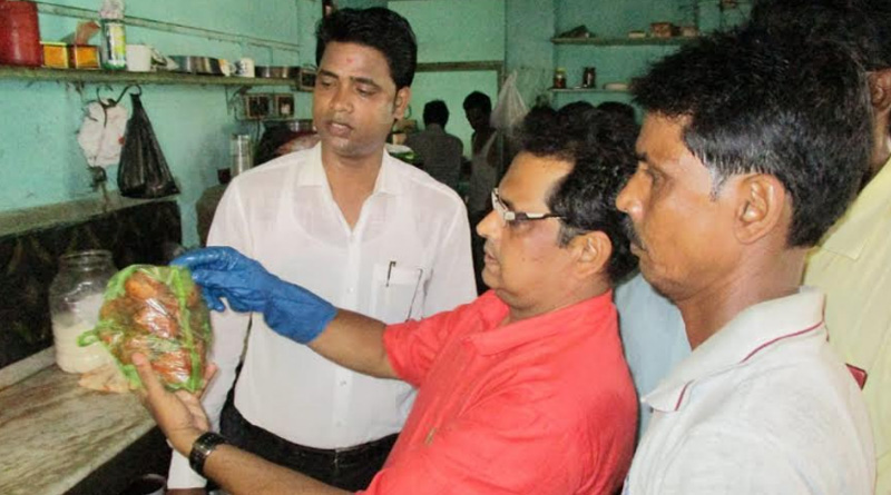 এবার সিউড়ির রেস্তরাঁতেও মিলল পচা মাংস, লাইসেন্স বাতিলের হুঁশিয়ারি পুরসভার