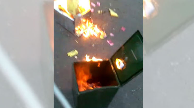 জলপাইগুড়িতে দাউদাউ করে জ্বলল ব্যালট, রাজারহাটে ভেজানো হল জল ঢেলে