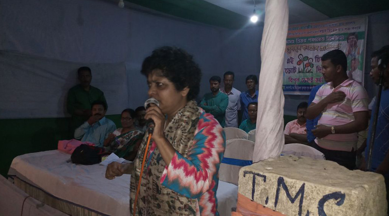 বিরোধীদের ব্যর্থতা তুলে ধরতে দলীয় প্রার্থীদের প্রচারে গান বাঁধলেন অর্পিতা ঘোষ