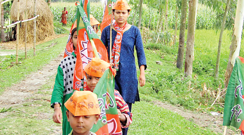 লুচি-তরকারি আর ১০০ টাকাতেই প্রচার মিছিলে শিশুরা, বিতর্কে রাজনৈতিক দলগুলি