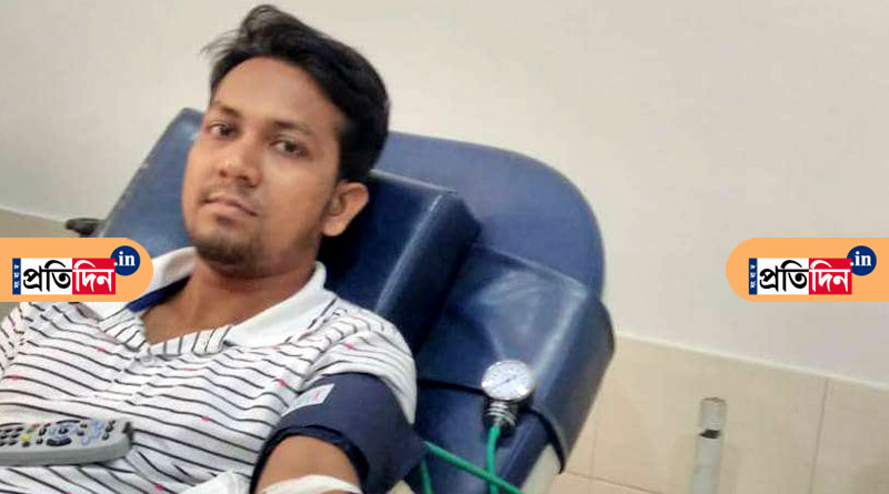 রোজা ভেঙে রক্ত দিয়ে মানবিক নজির মেটিয়াবুরুজের যুবকের