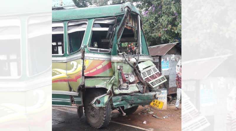 সাতসকালে চায়ের দোকানে ঢুকে পড়ল বেপরোয়া বাস, মৃত ২