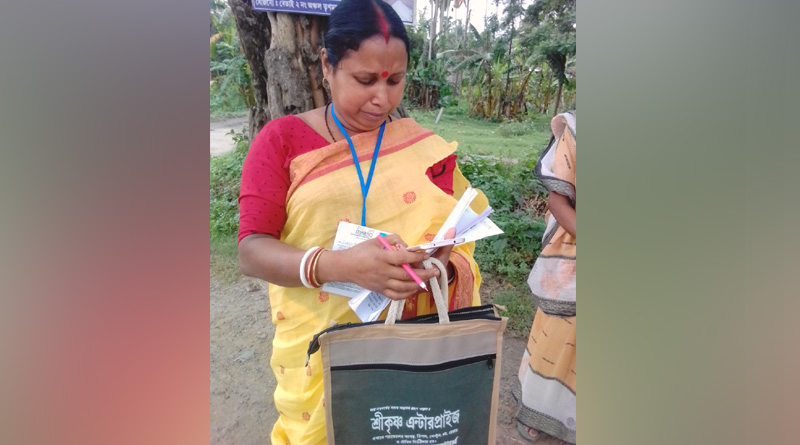 বুথের মধ্যেই আক্রান্ত বিজেপির মহিলা প্রার্থী, শাড়ি ছেঁড়ার অভিযোগ