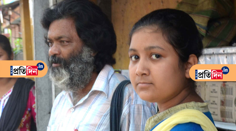 কাগজ বিক্রির পাশাপাশি চলেছে পড়াশোনা, মাধ্যমিকে সফল মূক ও বধির কিশোরী