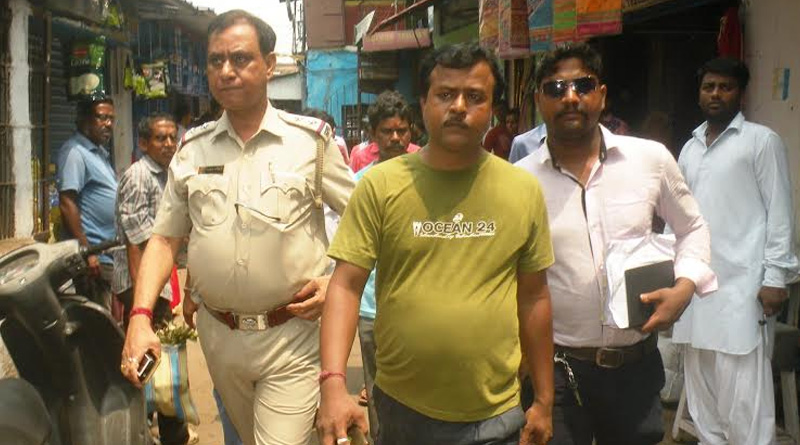দুর্গাপুরে মিলল নিষিদ্ধ প্লাস্টিক বিক্রির দোকানের সন্ধান, বিক্রেতা আটক