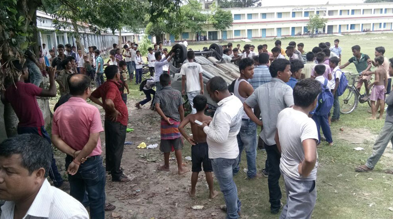প্রতিশ্রুতি মতো শ্রেণিকক্ষে নেই পাখা, স্কুলে ভাঙুচর চালালো পড়ুয়ারা
