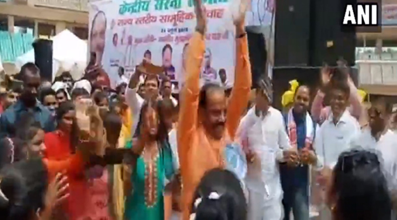 গণবিবাহের অনুষ্ঠানে নাচলেন ঝাড়খণ্ডের মুখ্যমন্ত্রী, দেখুন ভিডিও