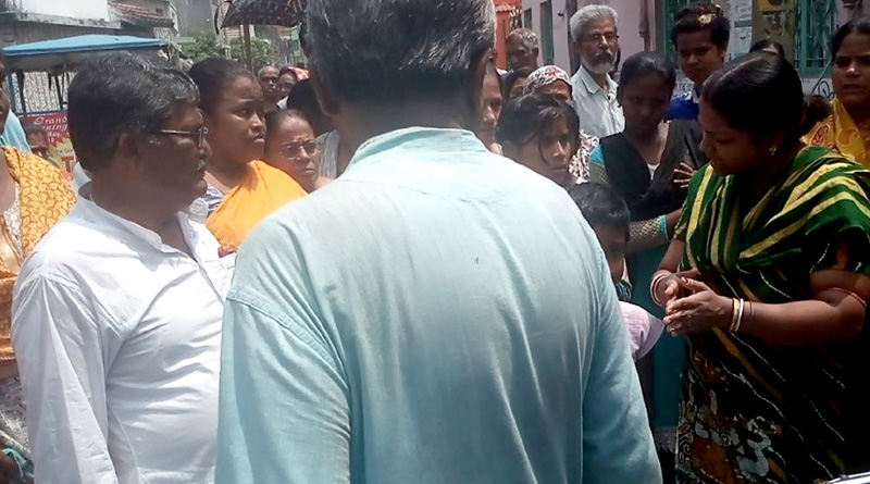 সমাজবিরোধীদের দৌরাত্ম্যে তিতিবিরক্ত মানুষ, চুঁচুড়ায় বিক্ষোভের মুখে বিধায়ক