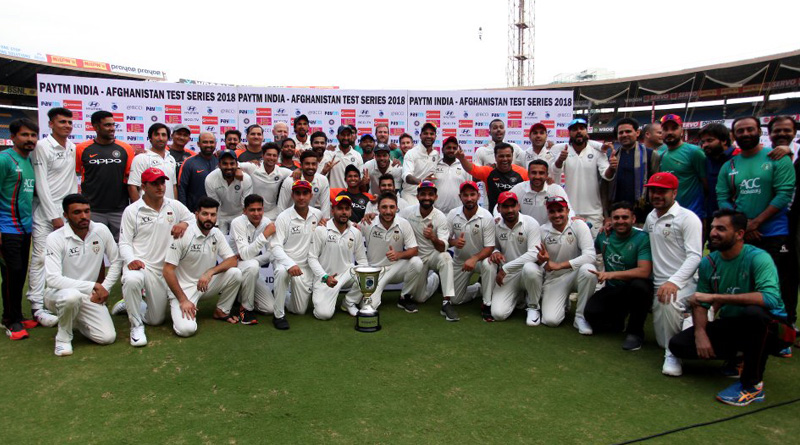 Ajinkya Rahane asks Afganistan players to pose with them with the Trophy