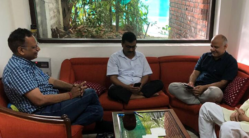 মুখ্যমন্ত্রীকে সম্মান জানানো উচিত, কেজরিওয়ালের হয়ে সওয়াল মমতার