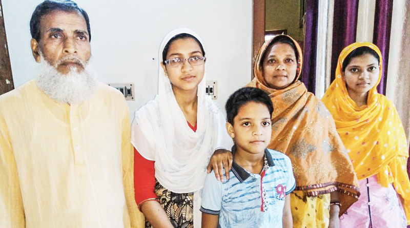 মাধ্যমিকে অভাবনীয় সাফল্য, ‘গোলা-বারুদের’ গ্রামে রোল মডেল এখন তামান্না-রফিকুল