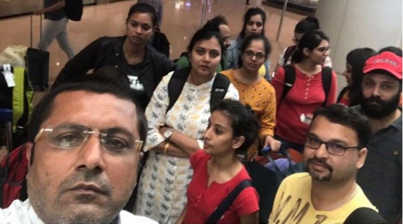 মুম্বইয়ে বিমান বিভ্রাটে আটকে ১৫৮ যাত্রী, বিভ্রান্তিকর সাফাই সংস্থার
