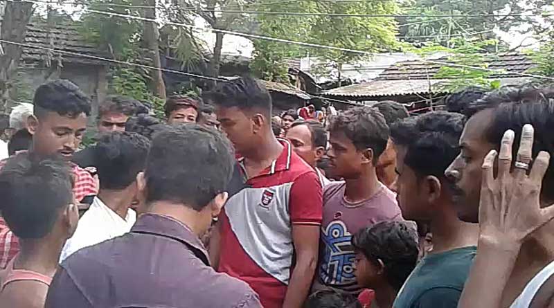 ডেকে নিয়ে গিয়ে যুবককে খুন, বাবার সামনে দেহ ফেলে দিয়ে গেল খুনি
