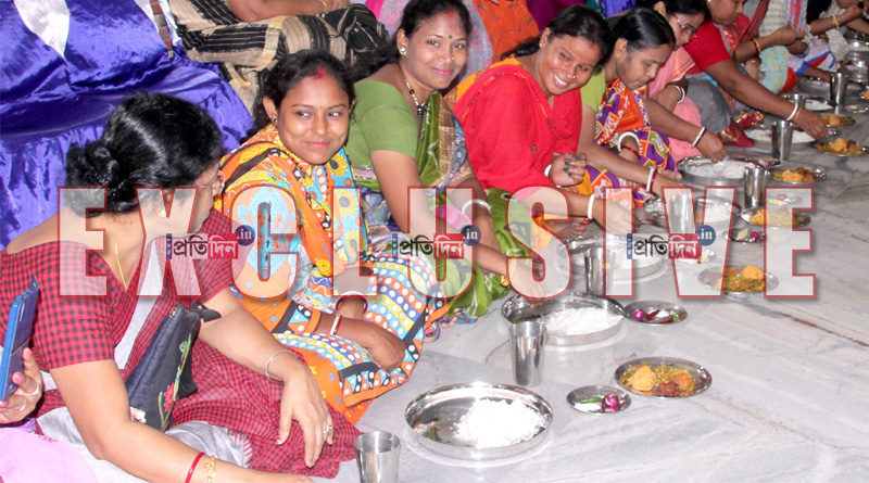 বর্ষা আসুক বাংলায়, বৃষ্টি বন্দনায় পান্তা উৎসবে মাতলেন চুঁচুড়াবাসী
