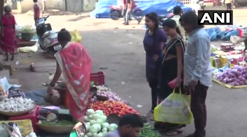 টানা ৪ বছর প্লাস্টিক ব্যাগে ‘না’, পরিবেশ রক্ষায় নজির এই পরিবারের