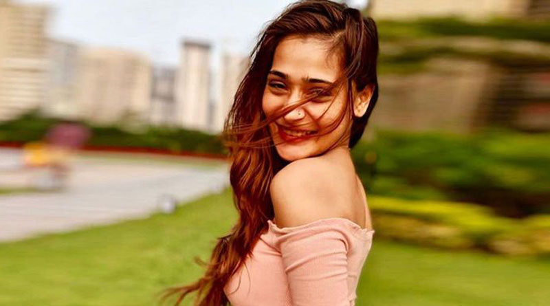 জনপ্রিয় অভিনেত্রীর স্নানের দৃশ্য ফাঁস, ভিডিও ভাইরাল নেটদুনিয়ায়