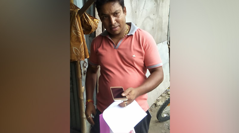 দামি ফোন চুরি করল ছেলে, থানায় মোবাইল ফিরিয়ে দৃষ্টান্ত গড়লেন মা