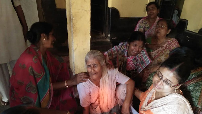 রাস্তায় ফেলে তৃণমূল নেতাকে পিটিয়ে খুন আউশগ্রামে
