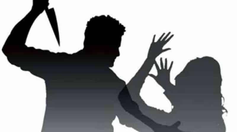 পরকীয়া সন্দেহে স্ত্রীকে ধারালো অস্ত্রের কোপ, ফেরার অভিযুক্ত স্বামী