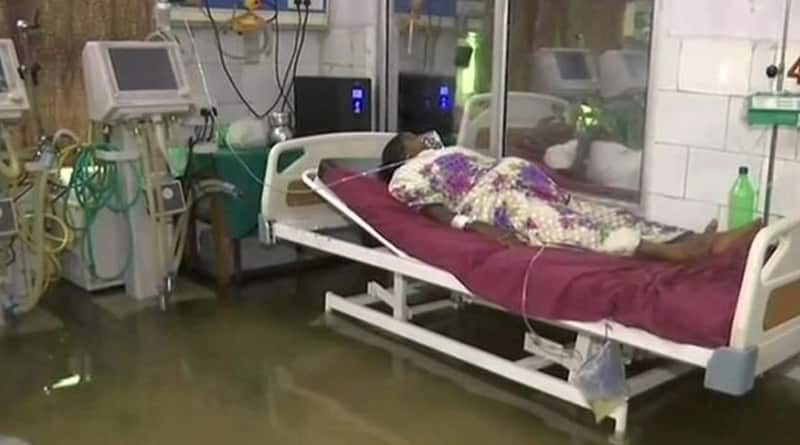 জলমগ্ন নালন্দা হাসপাতাল, ‘অ্যাকোয়ারিয়াম’ বলে কটাক্ষ তেজস্বী যাদবের
